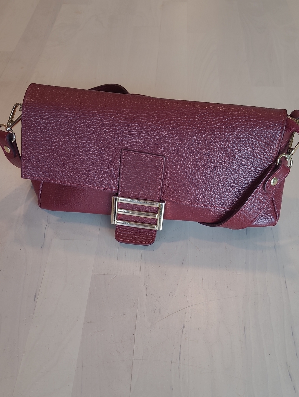 EUC Divina Firenze Genuine Leather Burgandy/Gold Shoulder Bag With 2 Straps